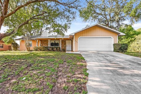 House in Tavares, Florida 3 bedrooms, 128.95 sq.m. № 2275774