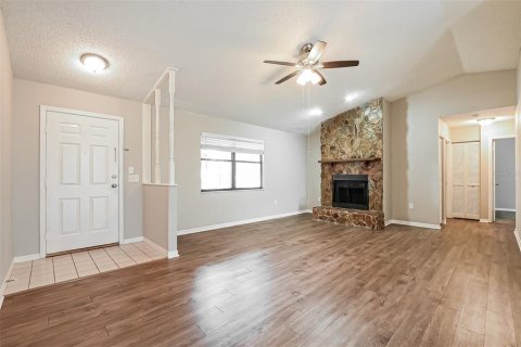House in Tavares, Florida 3 bedrooms, 128.95 sq.m. № 2275774 - photo 2