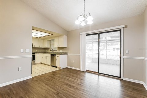 House in Tavares, Florida 3 bedrooms, 128.95 sq.m. № 2275774 - photo 5