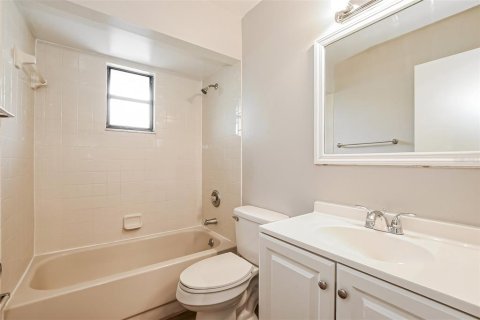 House in Tavares, Florida 3 bedrooms, 128.95 sq.m. № 2275774 - photo 17