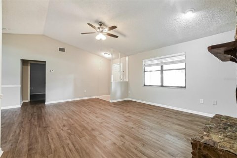 House in Tavares, Florida 3 bedrooms, 128.95 sq.m. № 2275774 - photo 4