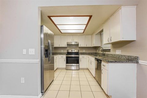 House in Tavares, Florida 3 bedrooms, 128.95 sq.m. № 2275774 - photo 8