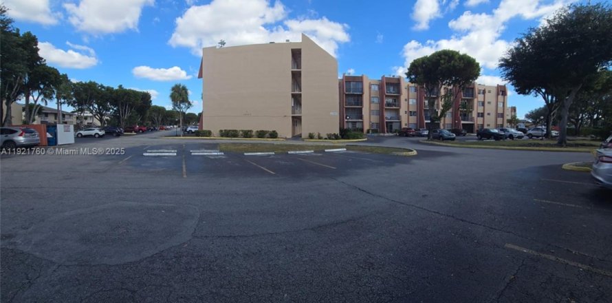 Кондоминиум с 2 спальнями в Майами, Флорида № 1975373