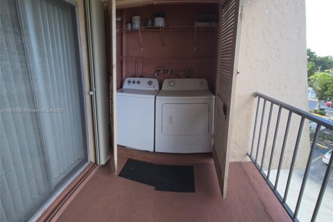 Купить кондоминиум в Майами, Флорида 2 спальни, 83.24м2, № 1975373 - фото 10