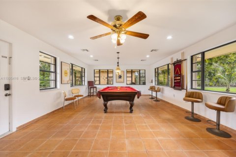House in Miami, Florida 4 bedrooms, 393.72 sq.m. № 1992810 - photo 30
