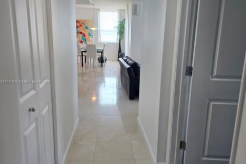 Copropriété à louer à Fort Lauderdale, Floride: 3 chambres, 168.25 m2 № 1935680 - photo 8