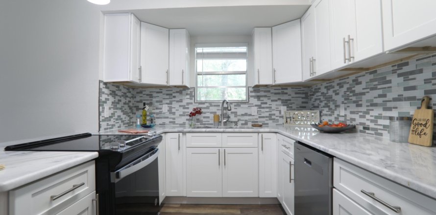 House in Pace, Florida 2 bedrooms, 158.77 sq.m. № 560764