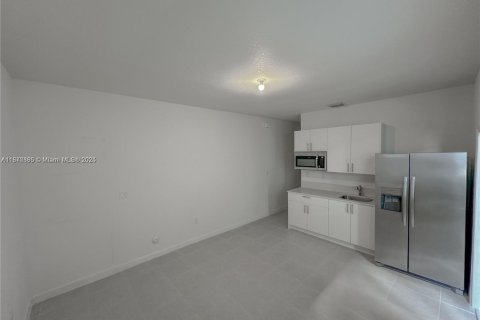 House in Miami, Florida 1 bedroom, 65.03 sq.m. № 1979534 - photo 1