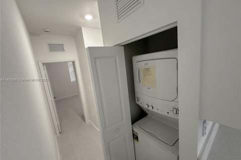 House in Miami, Florida 1 bedroom, 65.03 sq.m. № 1979534 - photo 3