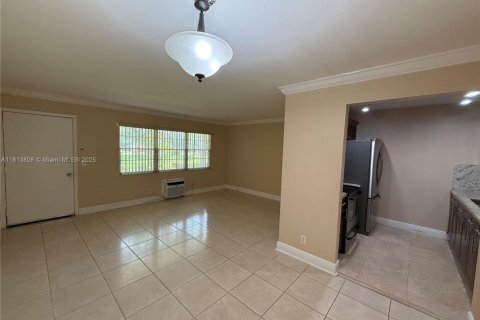 Condo in Pembroke Pines, Florida, 1 bedroom  № 1762593 - photo 8