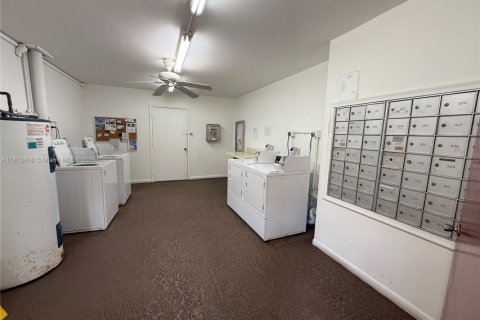Condo in Pembroke Pines, Florida, 1 bedroom  № 1762593 - photo 20
