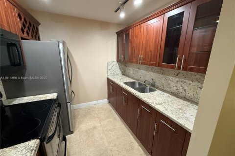 Condo in Pembroke Pines, Florida, 1 bedroom  № 1762593 - photo 7