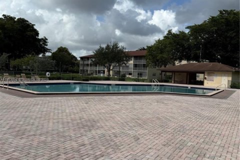 Condo in Pembroke Pines, Florida, 1 bedroom  № 1762593 - photo 19