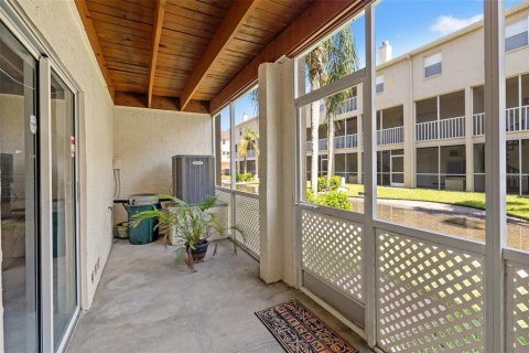 Townhouse in Tierra Verde, Florida 2 bedrooms, 181.16 sq.m. № 1798297 - photo 22