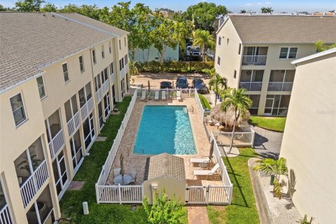 Townhouse in Tierra Verde, Florida 2 bedrooms, 181.16 sq.m. № 1798297 - photo 24