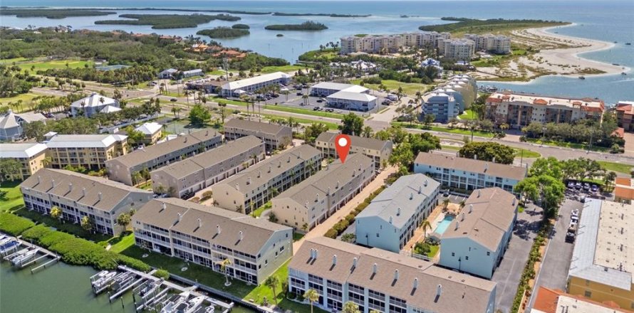 Townhouse in Tierra Verde, Florida 2 bedrooms, 181.16 sq.m. № 1798297