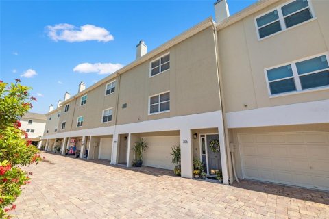 Townhouse in Tierra Verde, Florida 2 bedrooms, 181.16 sq.m. № 1798297 - photo 2