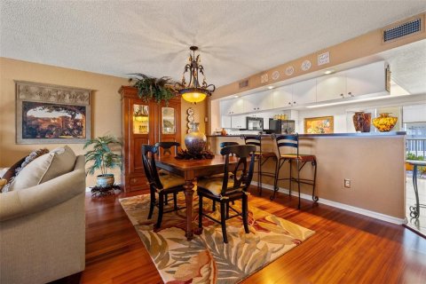 Townhouse in Tierra Verde, Florida 2 bedrooms, 181.16 sq.m. № 1798297 - photo 6