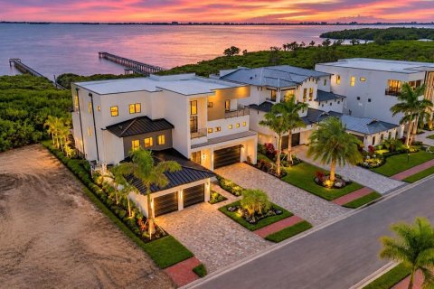 House in Bradenton, Florida 4 bedrooms, 478.63 sq.m. № 2433611 - photo 2