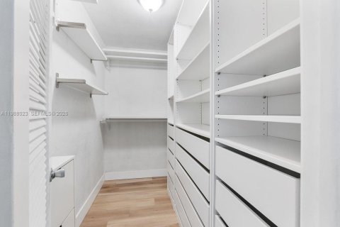 House in Tamarac, Florida 3 bedrooms, 143.63 sq.m. № 2066221 - photo 23