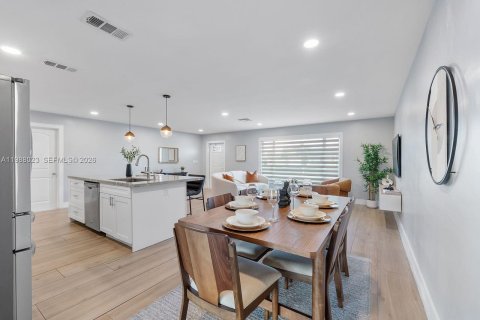 House in Tamarac, Florida 3 bedrooms, 143.63 sq.m. № 2066221 - photo 10