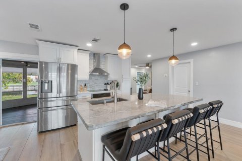 House in Tamarac, Florida 3 bedrooms, 143.63 sq.m. № 2066221 - photo 12