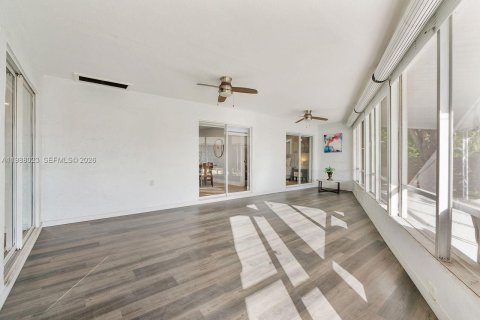 House in Tamarac, Florida 3 bedrooms, 143.63 sq.m. № 2066221 - photo 4