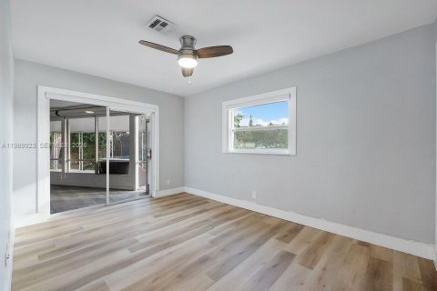 House in Tamarac, Florida 3 bedrooms, 143.63 sq.m. № 2066221 - photo 24