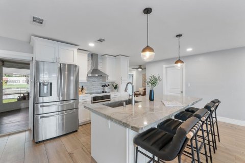 House in Tamarac, Florida 3 bedrooms, 143.63 sq.m. № 2066221 - photo 11