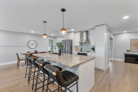 House in Tamarac, Florida 3 bedrooms, 143.63 sq.m. № 2066221 - photo 13