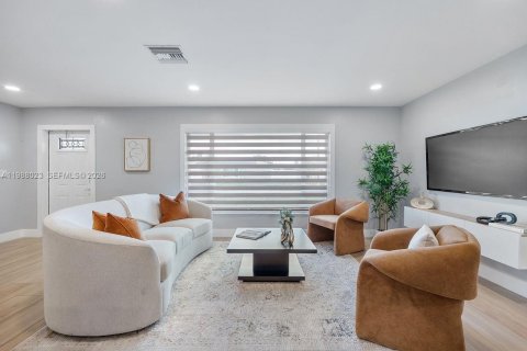 House in Tamarac, Florida 3 bedrooms, 143.63 sq.m. № 2066221 - photo 7