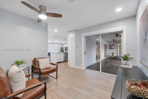 House in Tamarac, Florida 3 bedrooms, 143.63 sq.m. № 2066221 - photo 19