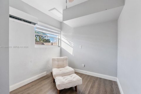 House in Tamarac, Florida 3 bedrooms, 143.63 sq.m. № 2066221 - photo 25