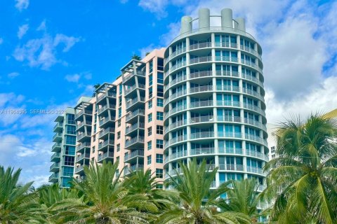 Condo in Miami Beach, Florida, 1 bedroom  № 2026020 - photo 2