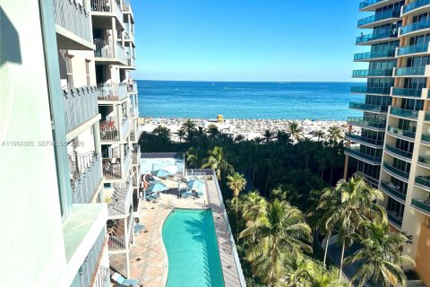 Condo in Miami Beach, Florida, 1 bedroom  № 2026020 - photo 3