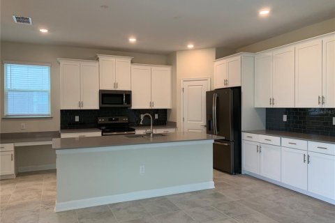 Casa en alquiler en Orlando, Florida, 5 dormitorios, 245.08 m2 № 1918464 - foto 3