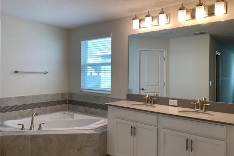 Casa en alquiler en Orlando, Florida, 5 dormitorios, 245.08 m2 № 1918464 - foto 11