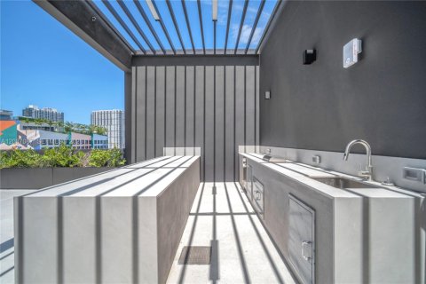 Condominio en alquiler en Miami, Florida, 3 dormitorios, 90.39 m2 № 2356772 - foto 20