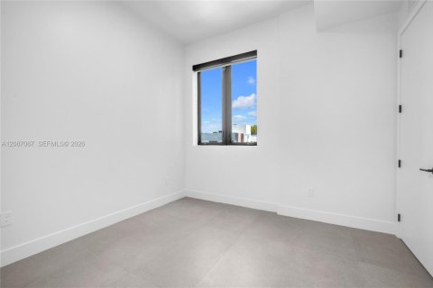 Condominio en alquiler en Miami, Florida, 3 dormitorios, 90.39 m2 № 2356772 - foto 7