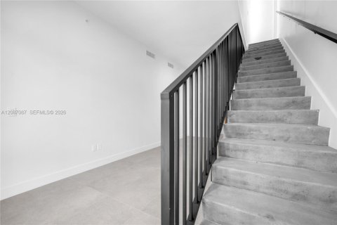 Condominio en alquiler en Miami, Florida, 3 dormitorios, 90.39 m2 № 2356772 - foto 14