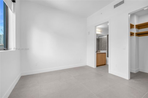 Condominio en alquiler en Miami, Florida, 3 dormitorios, 90.39 m2 № 2356772 - foto 16