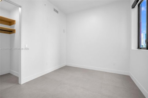 Condominio en alquiler en Miami, Florida, 3 dormitorios, 90.39 m2 № 2356772 - foto 4