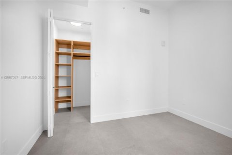 Condominio en alquiler en Miami, Florida, 3 dormitorios, 90.39 m2 № 2356772 - foto 5