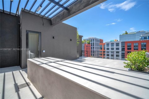 Condominio en Miami, Florida, 3 dormitorios  № 2356772