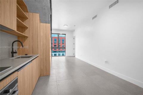 Condominio en alquiler en Miami, Florida, 3 dormitorios, 90.39 m2 № 2356772 - foto 10