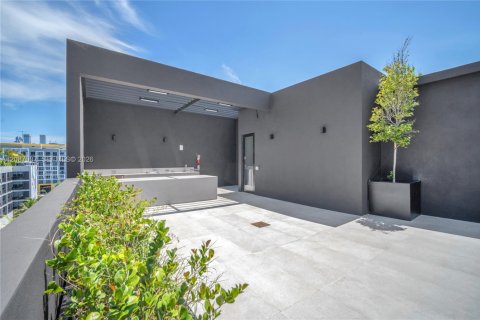 Condominio en alquiler en Miami, Florida, 3 dormitorios, 90.39 m2 № 2356772 - foto 23