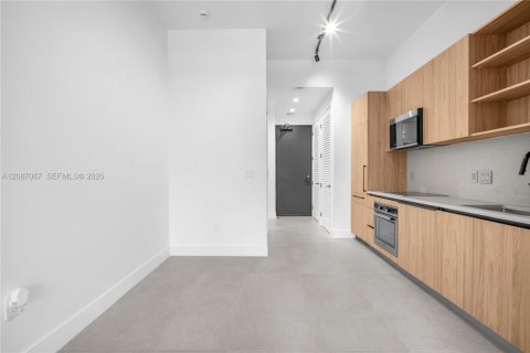 Condominio en alquiler en Miami, Florida, 3 dormitorios, 90.39 m2 № 2356772 - foto 15