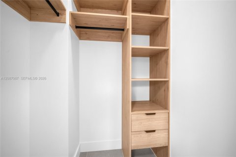 Condominio en alquiler en Miami, Florida, 3 dormitorios, 90.39 m2 № 2356772 - foto 18