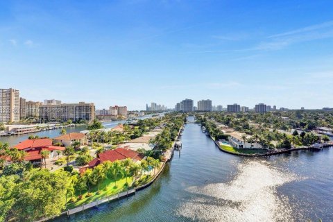 Condo in Hallandale Beach, Florida, 2 bedrooms  № 2083663