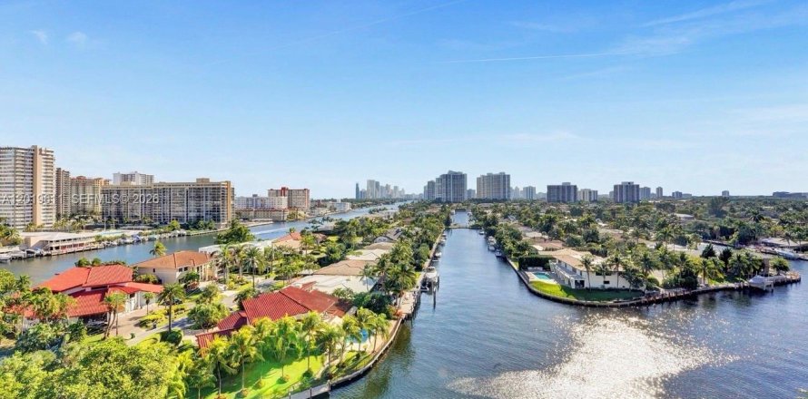 Condo in Hallandale Beach, Florida, 2 bedrooms № 2083663